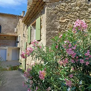  Hébergement de vacances Maison De Village En Pierre